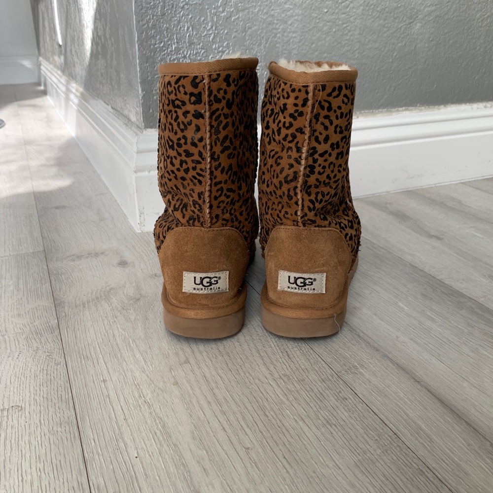 UGG LEOPARD 8 CLASSIC SHORTS LIMITED